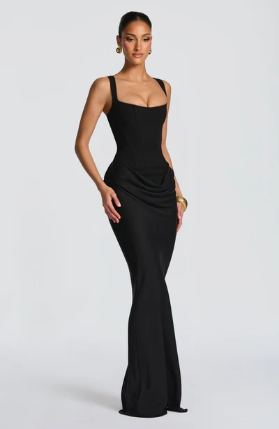 Anika a tight-fitting fishbone-shaped high-waisted long dress