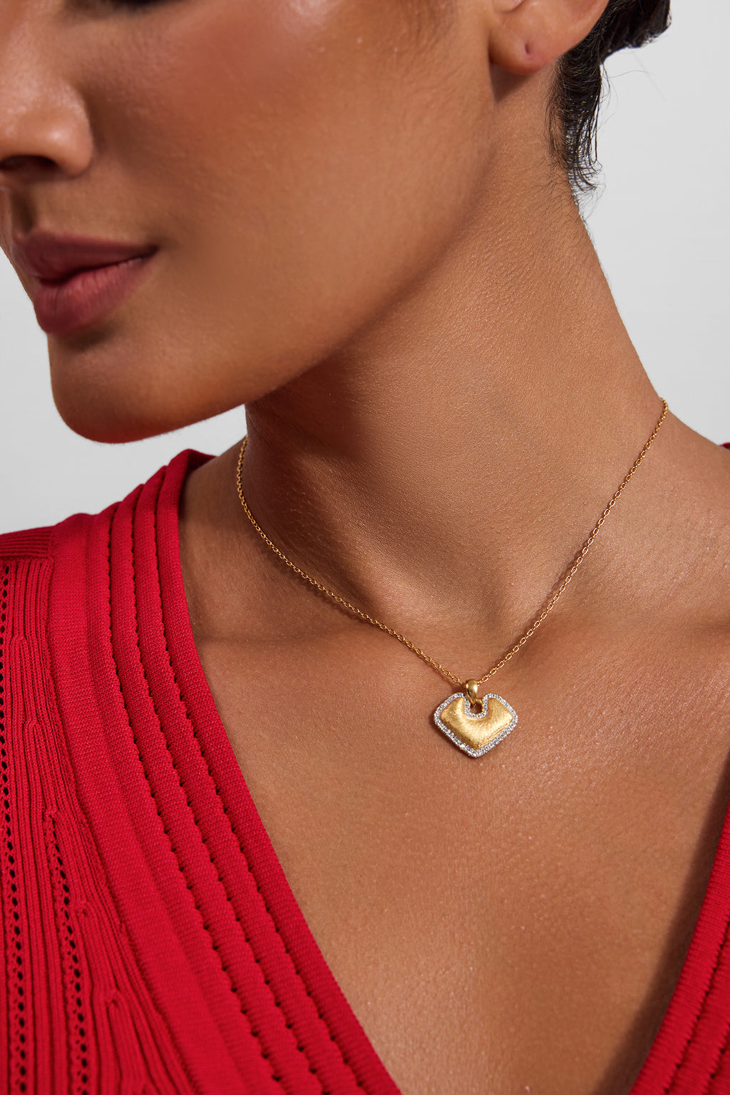 Faux Diamond Metal Necklace