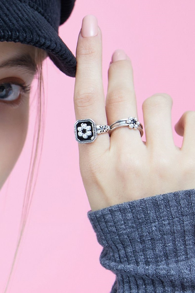 Flower Pattern Pearl Ring Set