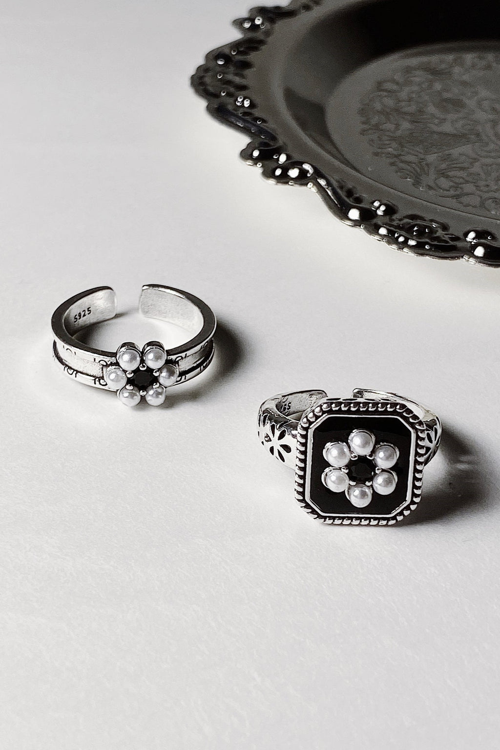 Flower Pattern Pearl Ring Set